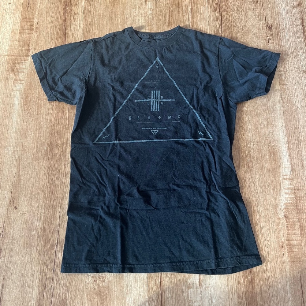 Civil graphic t-shirt